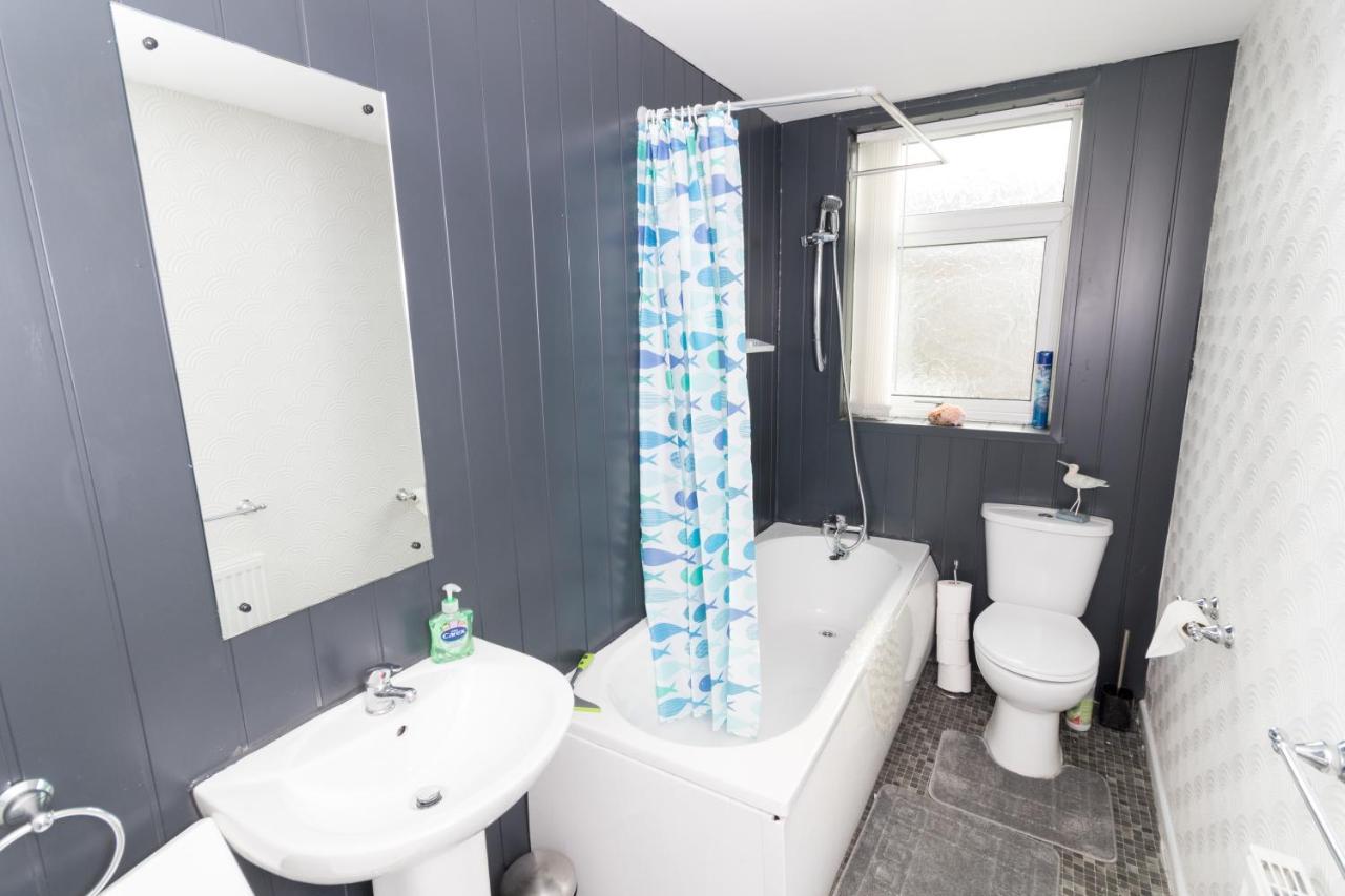 Entire House - 2 Bedroom - 3 Bed - Free Wifi - Tv Clayton-le-Moors Exterior foto