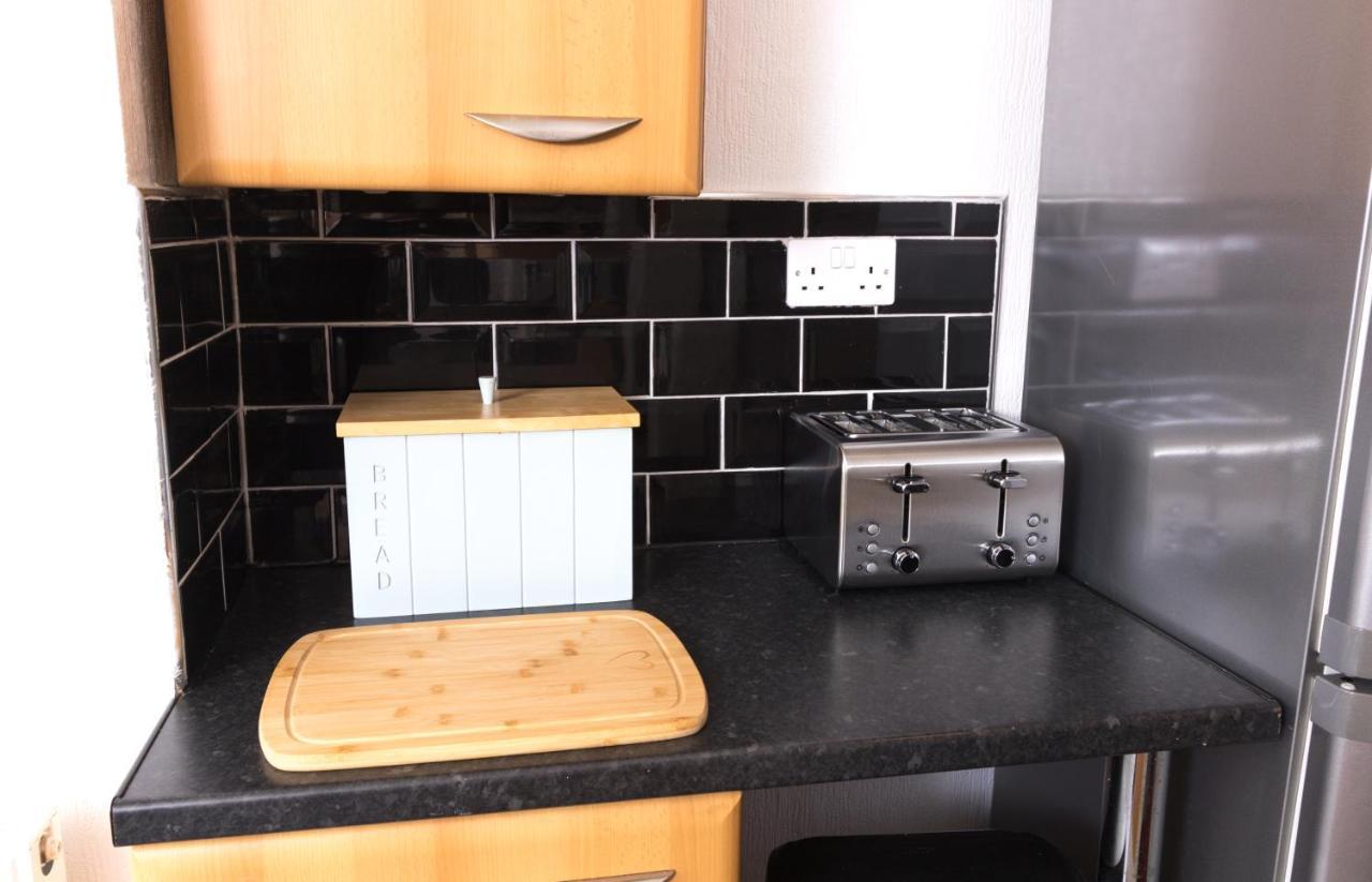 Entire House - 2 Bedroom - 3 Bed - Free Wifi - Tv Clayton-le-Moors Exterior foto